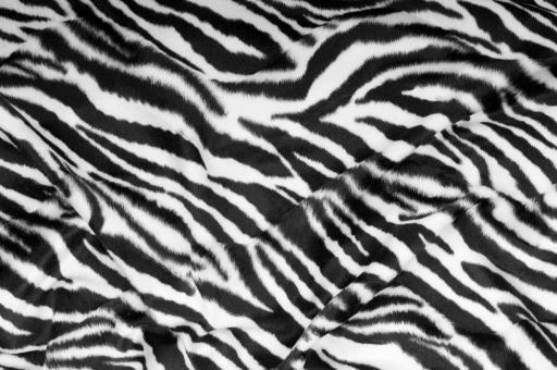 Kurzfellimitat mit Muster Zebra